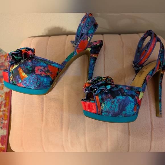 Gianni Bini Heels with Floral Embellishment - Picture 2 of 6